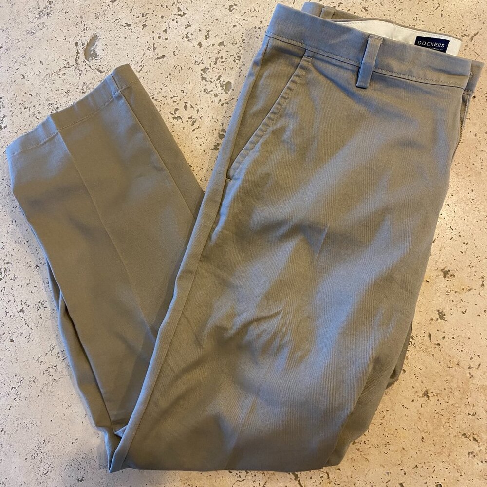 Dockers Men's Pants 34x30 Straight Fit Khaki Flat Front